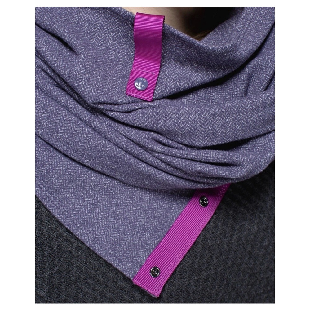 lululemon athletica Purple and Magenta Wrap Scarf - Picture 3 of 4
